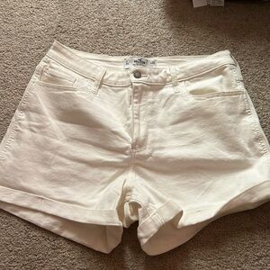 Hollister curvy high rise shorts 3” size 17